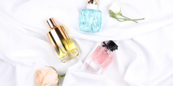 Wszystko, co musimy wiedzieć o próbkach perfum